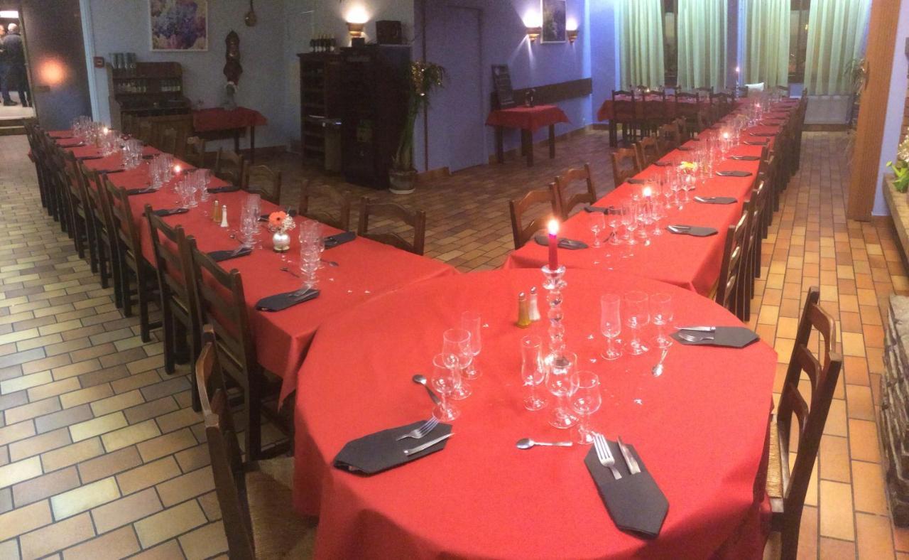 Hotel Restaurant L'Agapanthe Pont-de-Salars Bagian luar foto