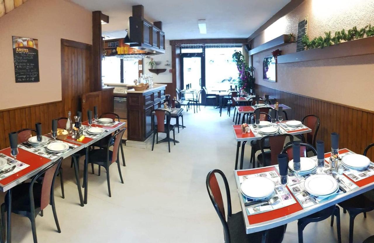 Hotel Restaurant L'Agapanthe Pont-de-Salars Bagian luar foto