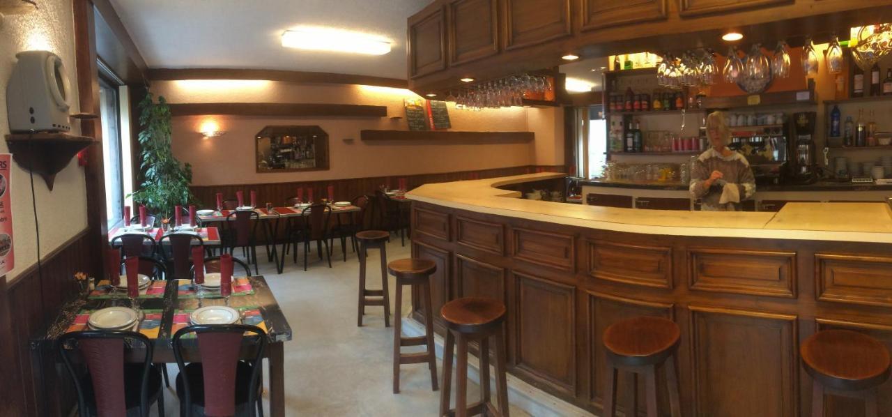 Hotel Restaurant L'Agapanthe Pont-de-Salars Bagian luar foto